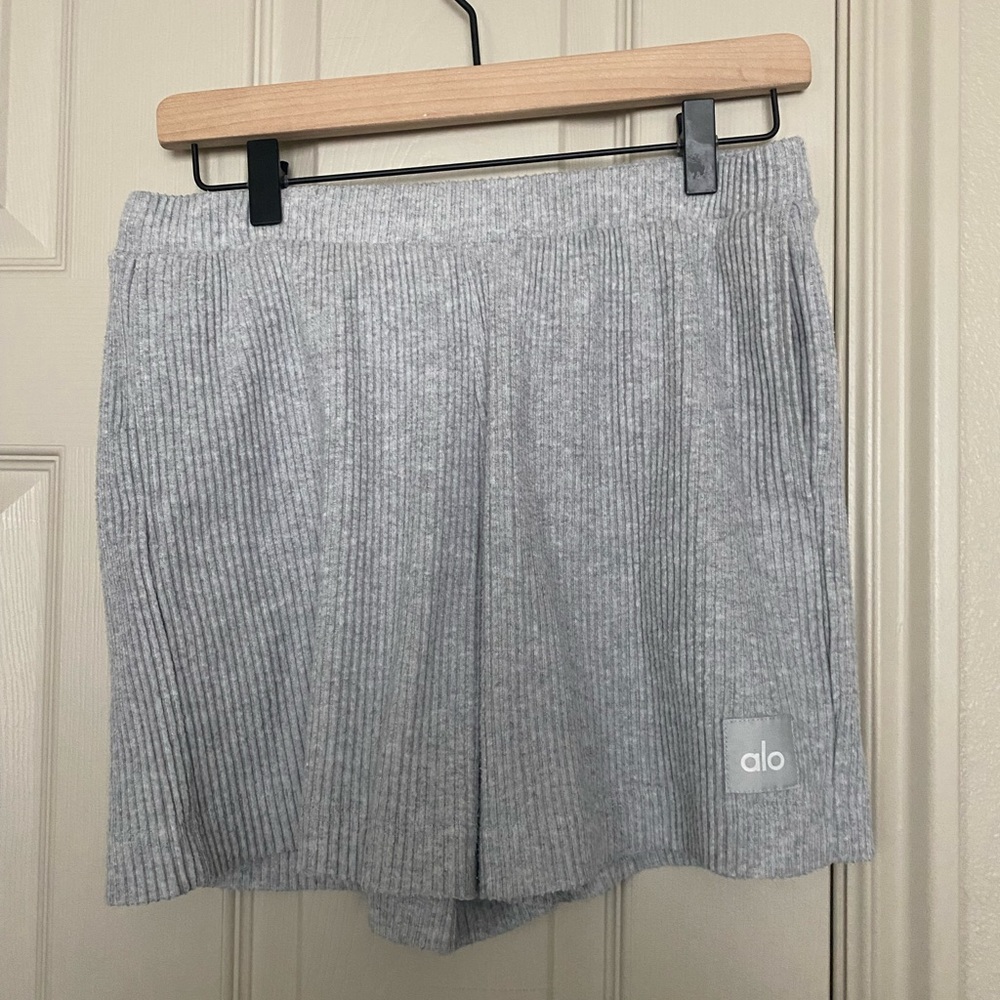 alo yoga ribbed shorts